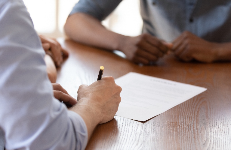 lawyer is consulting client